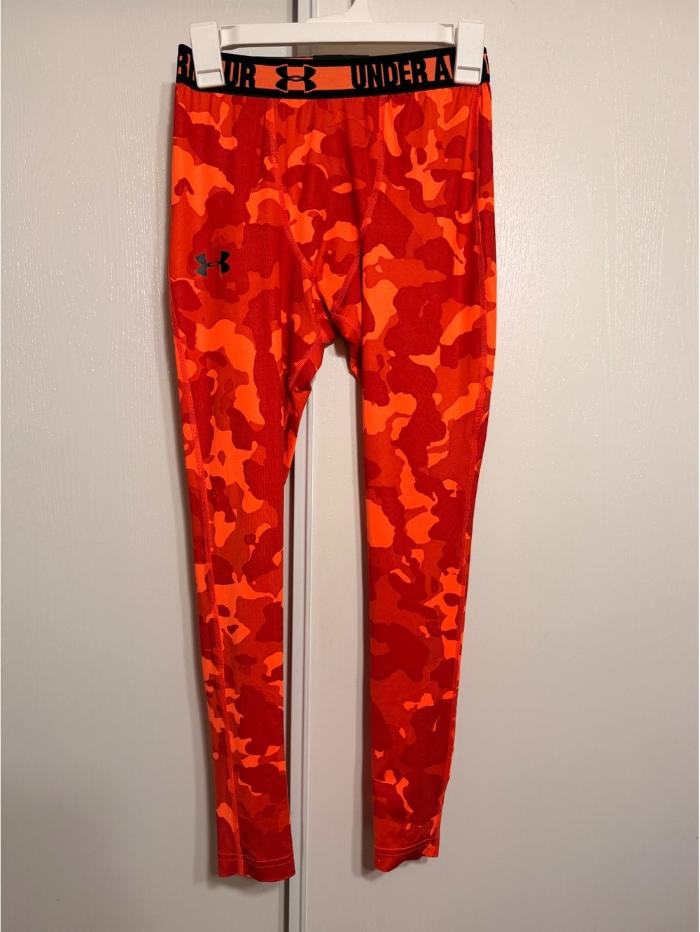 Under Armour HeatGear Compression Leggings Womenâs Small Orange Camo Pants